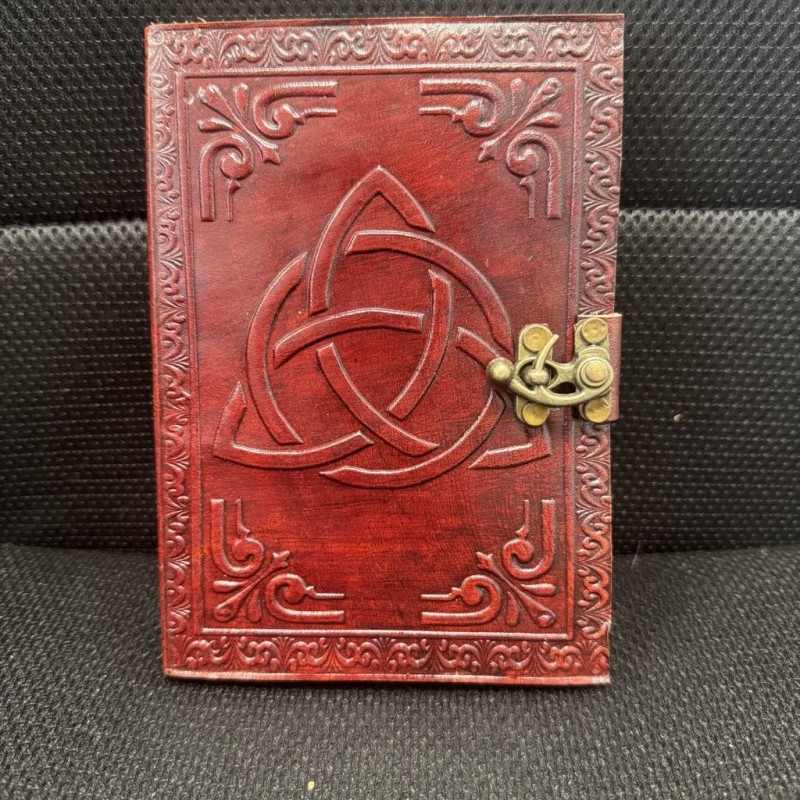 Grimoire Triquetra cuir