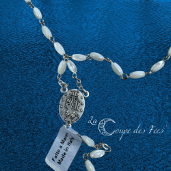 Chapelet Nacre à Grains Ovales – Croix avec Christ