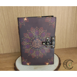 Grimoire en cuir avec motif Lotus Mandala violet et fermoir métallique antique